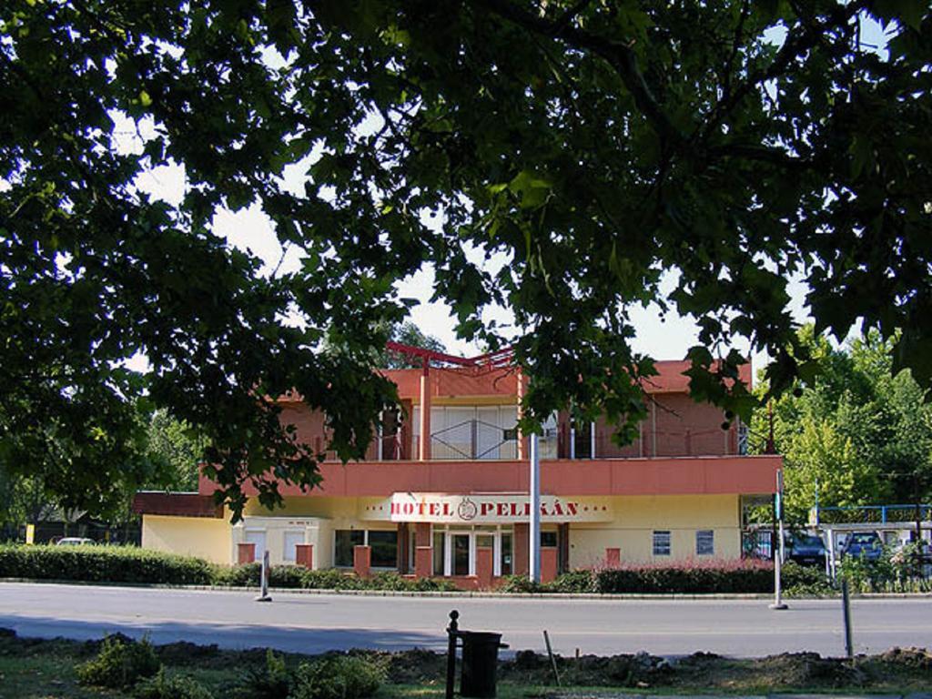Hotel Pelikan Hodmezovasarhely Luaran gambar