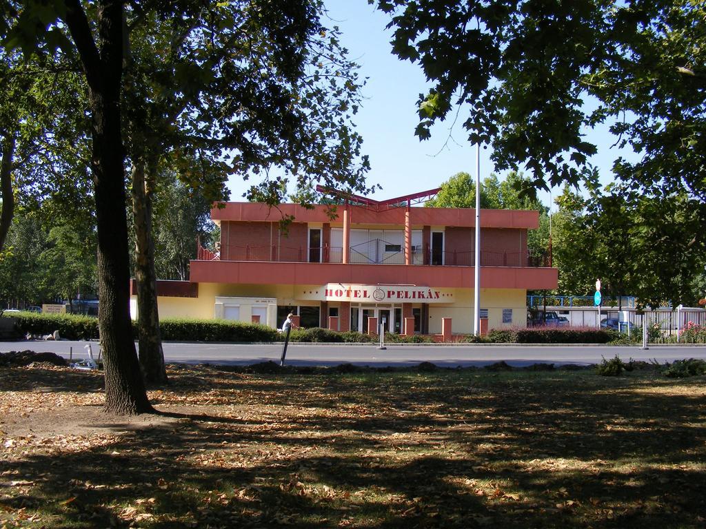 Hotel Pelikan Hodmezovasarhely Luaran gambar