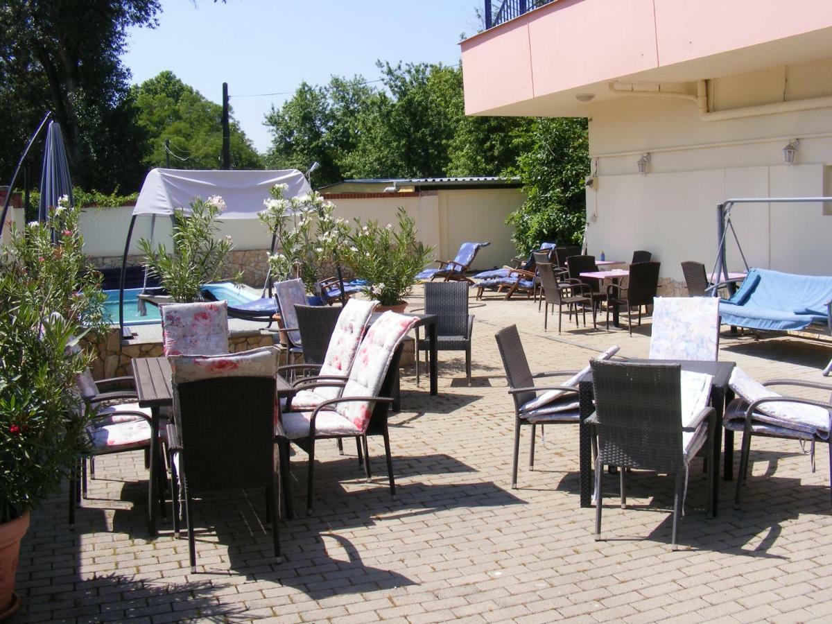 Hotel Pelikan Hodmezovasarhely Luaran gambar