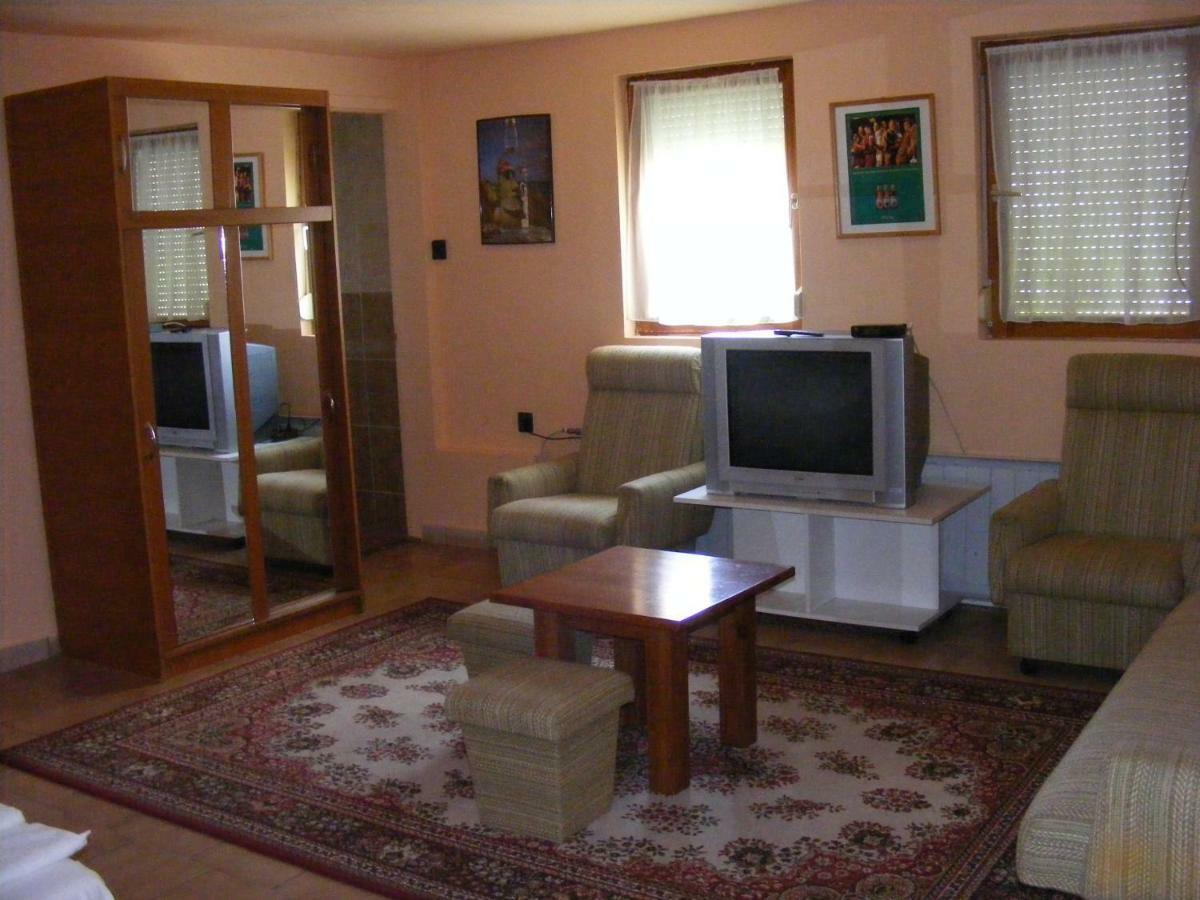 Hotel Pelikan Hodmezovasarhely Luaran gambar